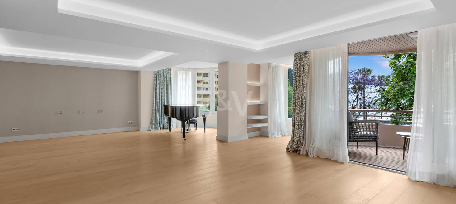 Stylish Apartment with Rooftop Pool in Marbella Centre