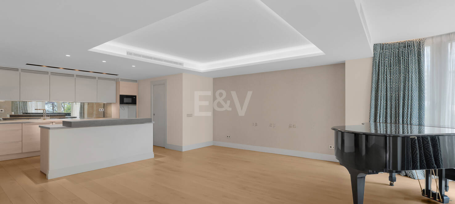 Stylish Apartment with Rooftop Pool in Marbella Centre