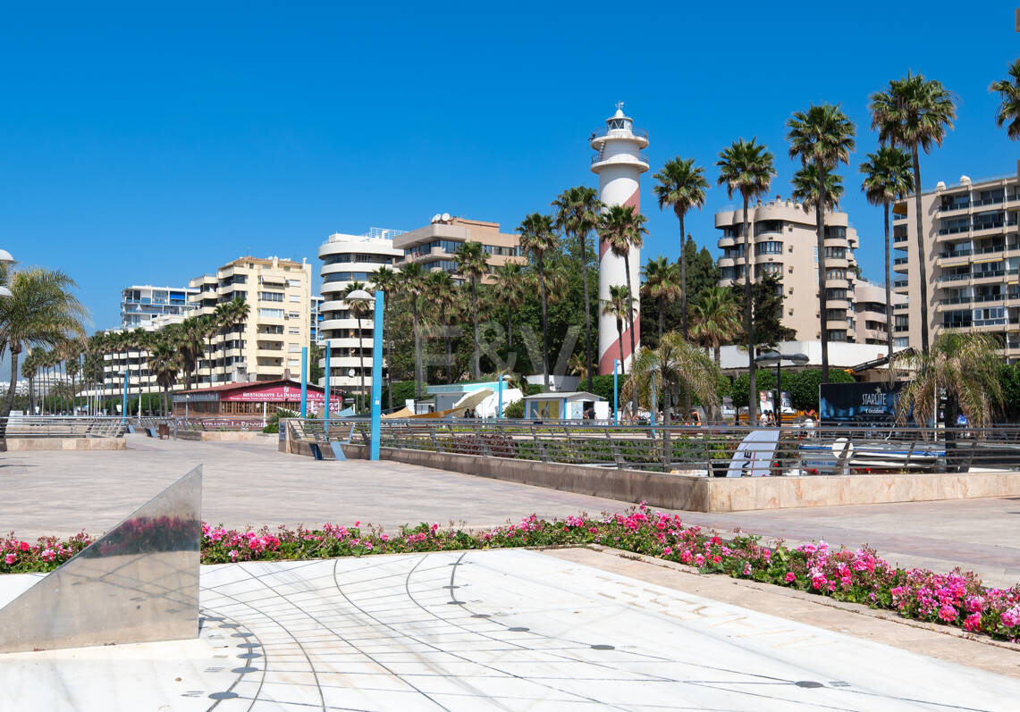 Appartement élégant avec piscine sur le toit à Marbella Centre