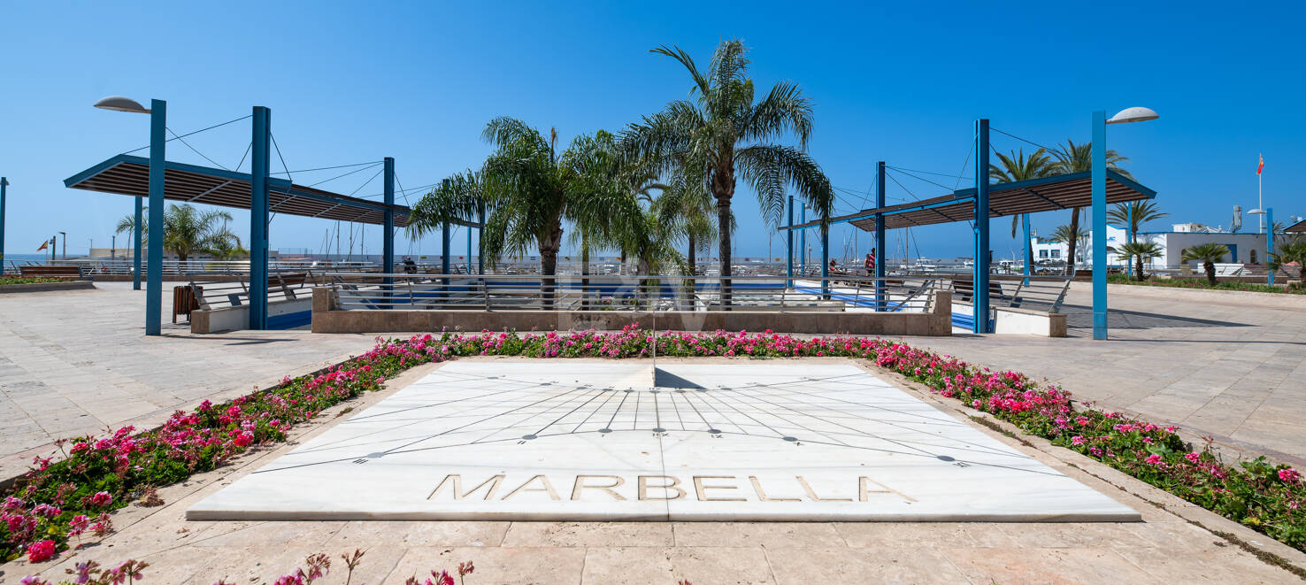 Stylish Apartment with Rooftop Pool in Marbella Centre