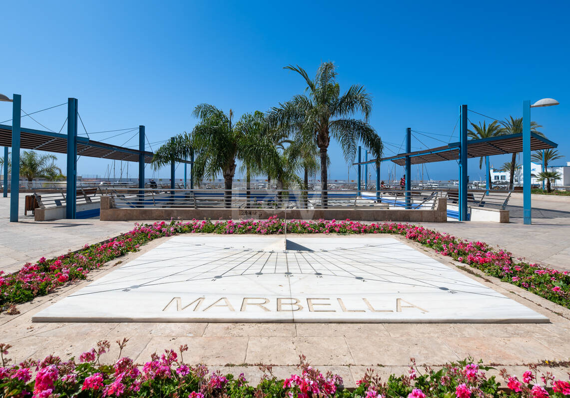 Appartement élégant avec piscine sur le toit à Marbella Centre