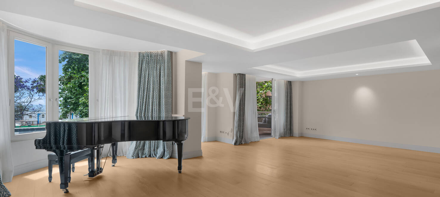 Stylish Apartment with Rooftop Pool in Marbella Centre