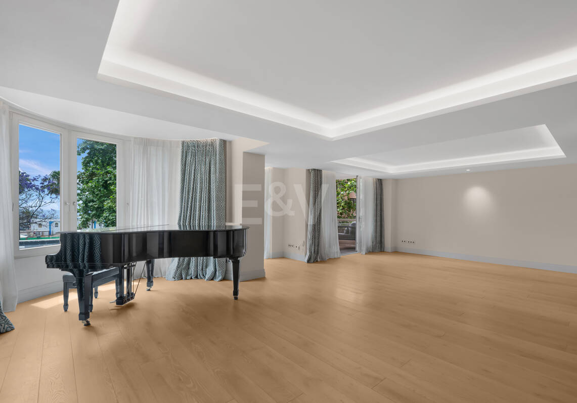 Appartement élégant avec piscine sur le toit à Marbella Centre