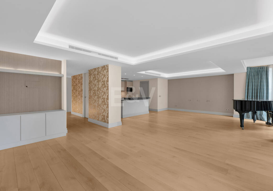 Appartement élégant avec piscine sur le toit à Marbella Centre
