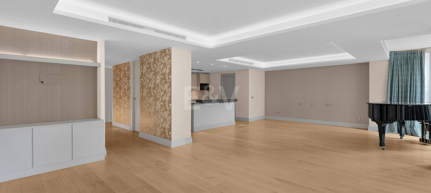 Stylish Apartment with Rooftop Pool in Marbella Centre