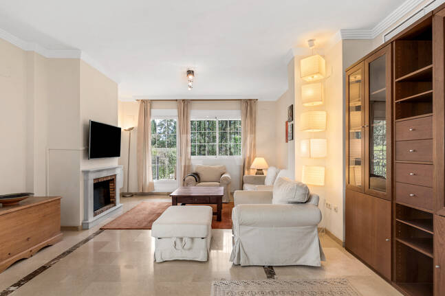 Utsökt familjevilla med privat trädgård och pool i Elviria, Marbella