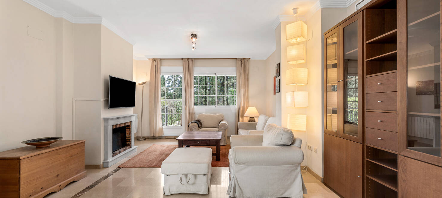 Utsökt familjevilla med privat trädgård och pool i Elviria, Marbella