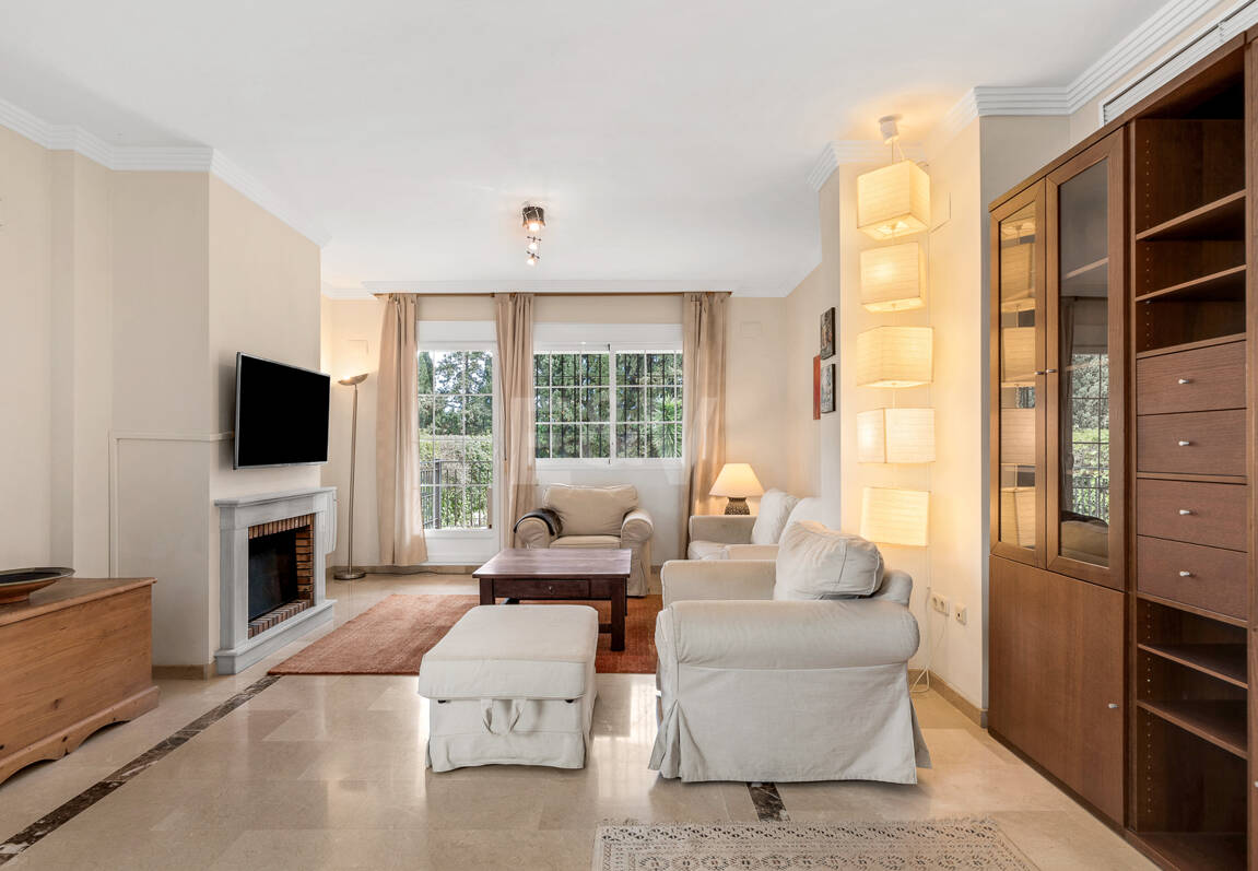 Utsökt familjevilla med privat trädgård och pool i Elviria, Marbella