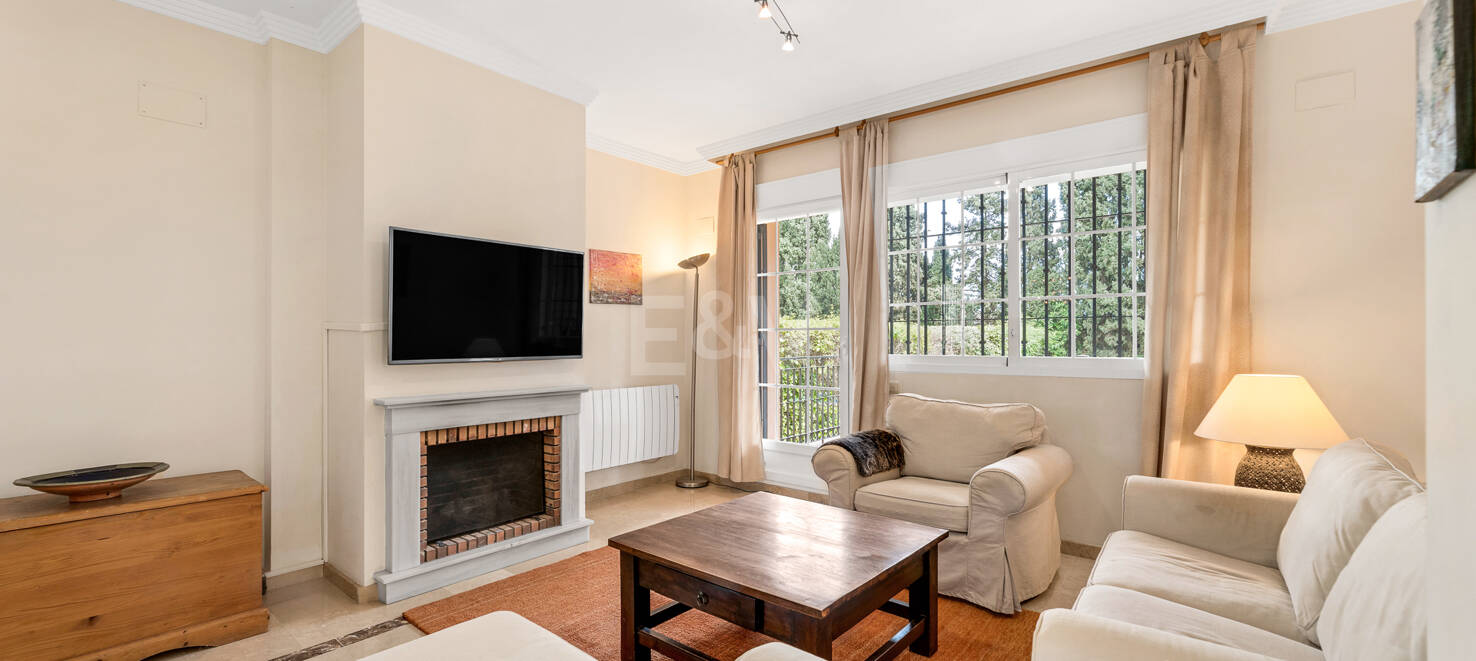 Utsökt familjevilla med privat trädgård och pool i Elviria, Marbella