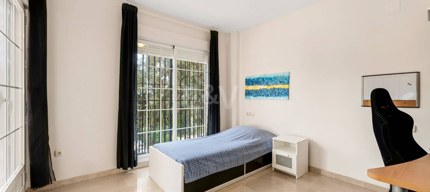 Utsökt familjevilla med privat trädgård och pool i Elviria, Marbella
