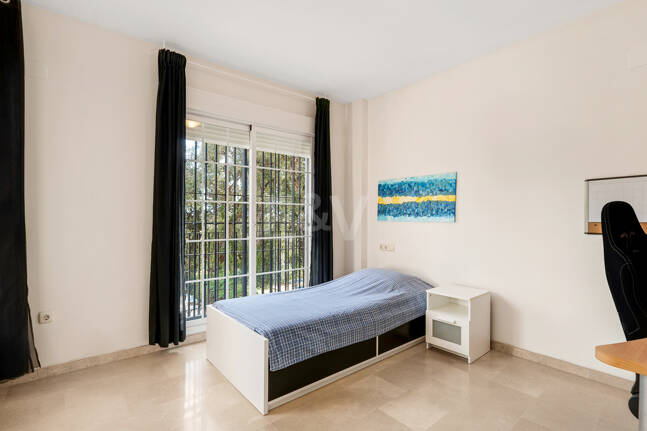 Utsökt familjevilla med privat trädgård och pool i Elviria, Marbella