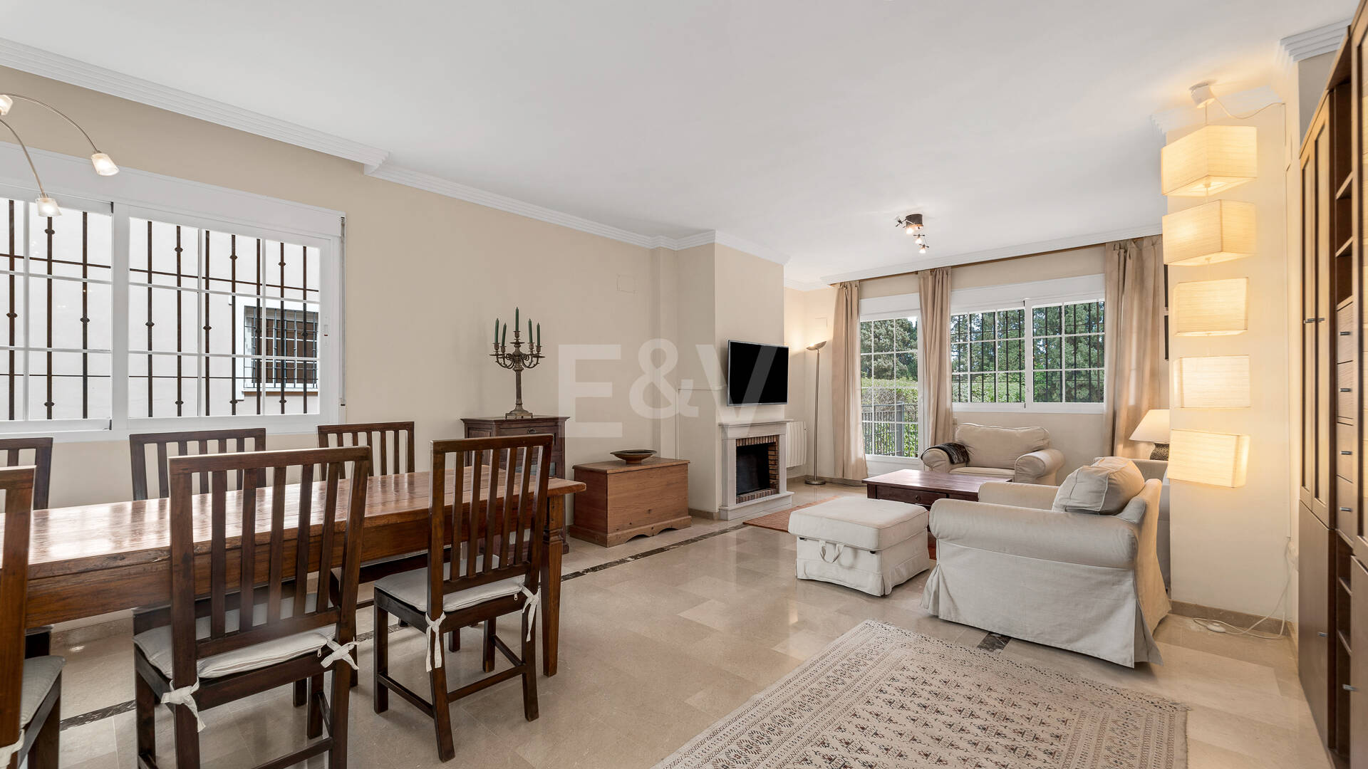 Exquisita villa familiar con jardín privado y piscina en Elviria, Marbella