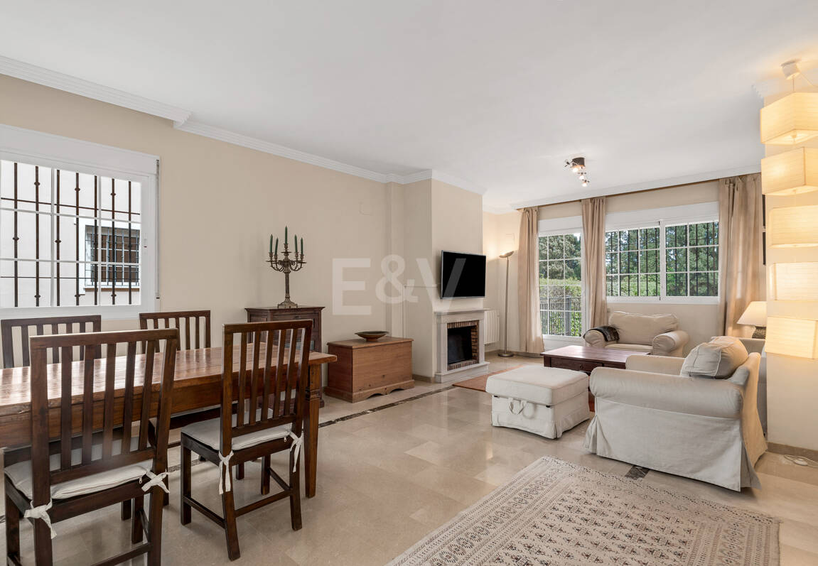 Utsökt familjevilla med privat trädgård och pool i Elviria, Marbella