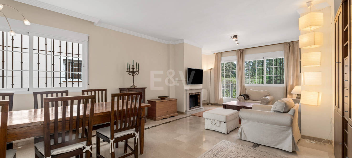 Utsökt familjevilla med privat trädgård och pool i Elviria, Marbella