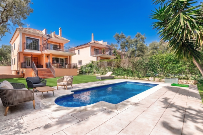 Exquisite Familienvilla mit Privatgarten und Pool in Elviria, Marbella