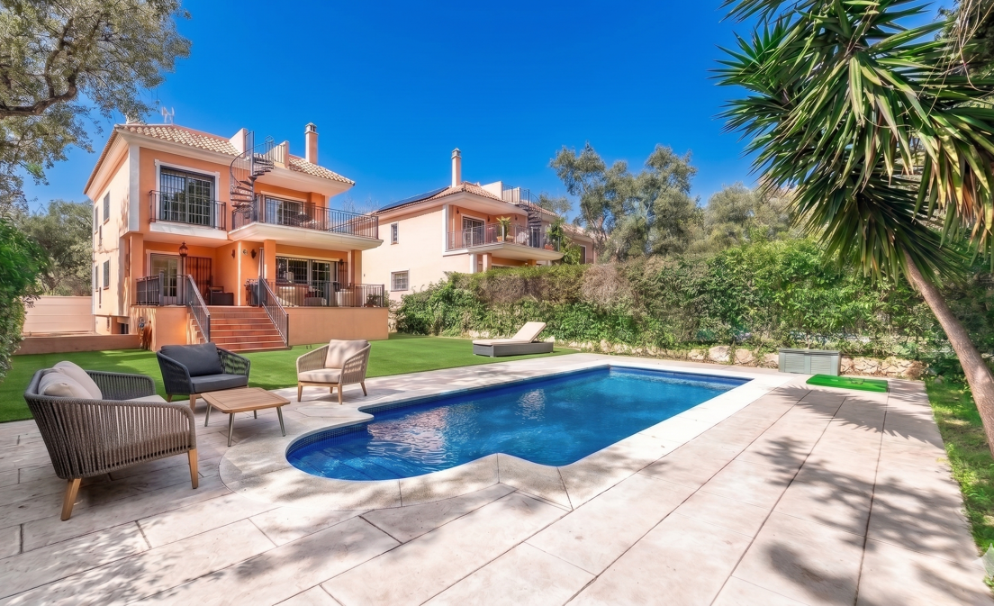 Exquisite Familienvilla mit Privatgarten und Pool in Elviria, Marbella