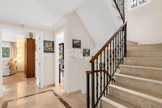 Utsökt familjevilla med privat trädgård och pool i Elviria, Marbella