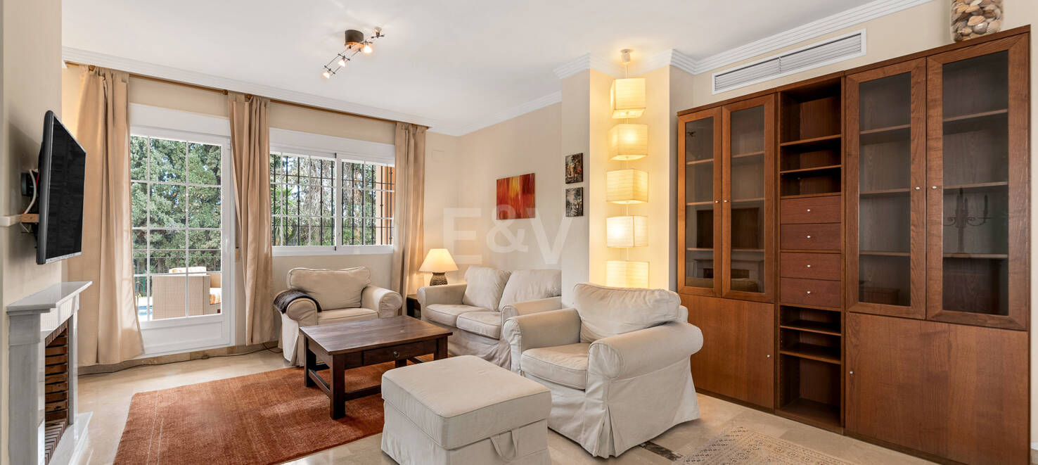 Utsökt familjevilla med privat trädgård och pool i Elviria, Marbella