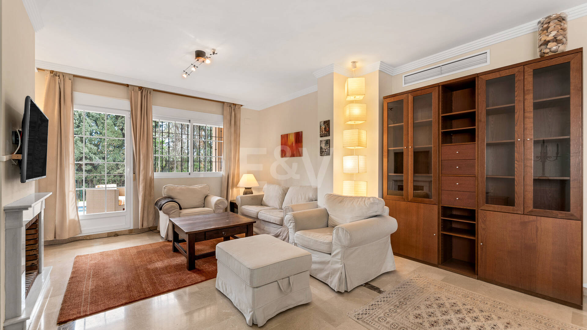 Utsökt familjevilla med privat trädgård och pool i Elviria, Marbella