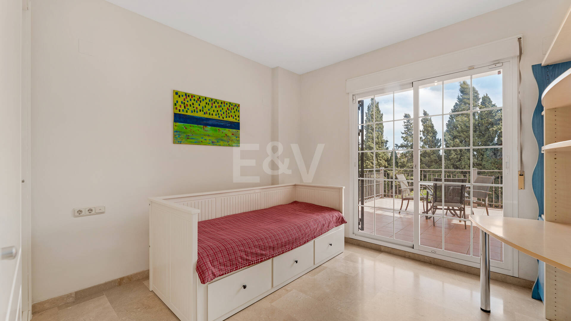 Utsökt familjevilla med privat trädgård och pool i Elviria, Marbella