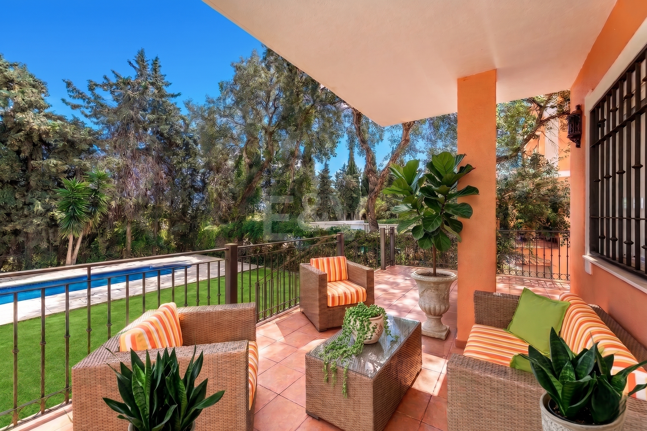 Exquisite Familienvilla mit Privatgarten und Pool in Elviria, Marbella