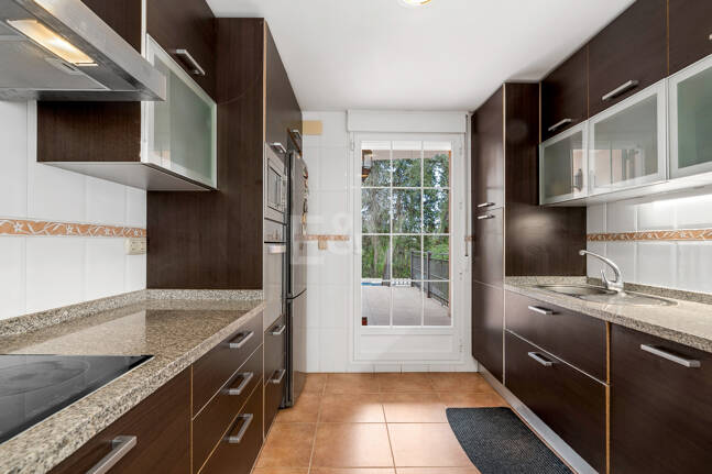 Utsökt familjevilla med privat trädgård och pool i Elviria, Marbella