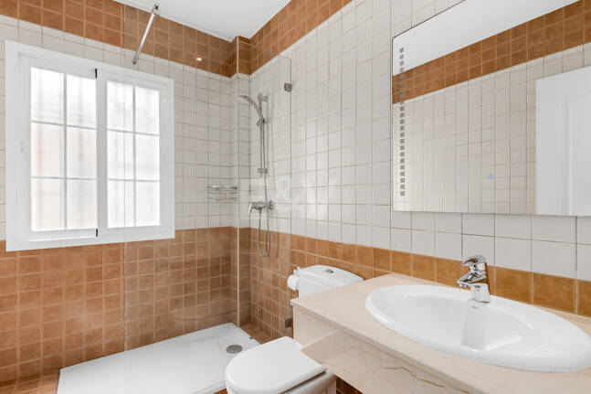 Utsökt familjevilla med privat trädgård och pool i Elviria, Marbella