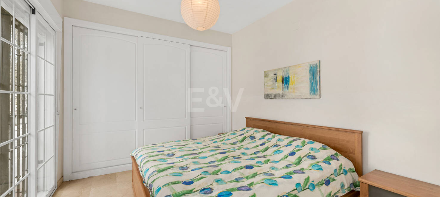Utsökt familjevilla med privat trädgård och pool i Elviria, Marbella