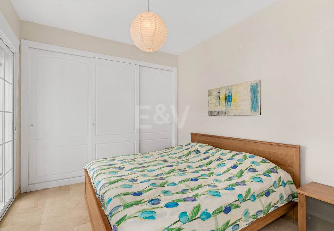 Utsökt familjevilla med privat trädgård och pool i Elviria, Marbella