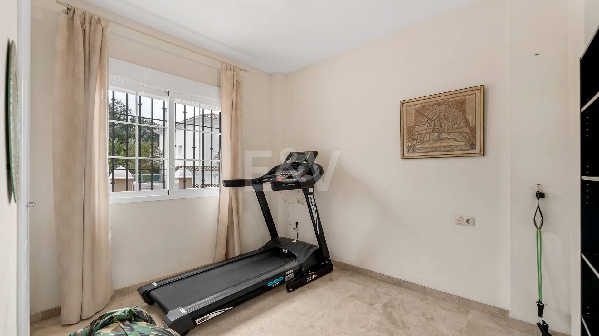 Exquisita villa familiar con jardín privado y piscina en Elviria, Marbella