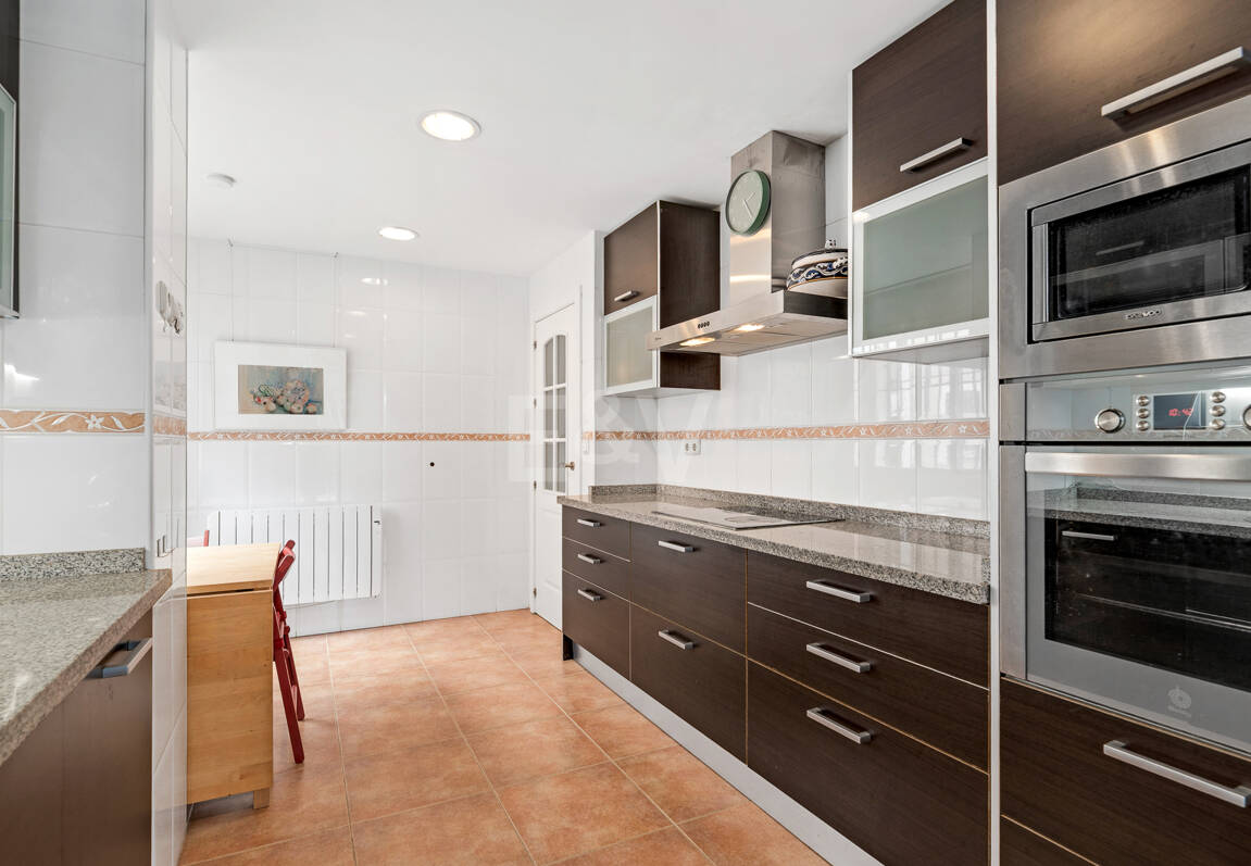 Utsökt familjevilla med privat trädgård och pool i Elviria, Marbella