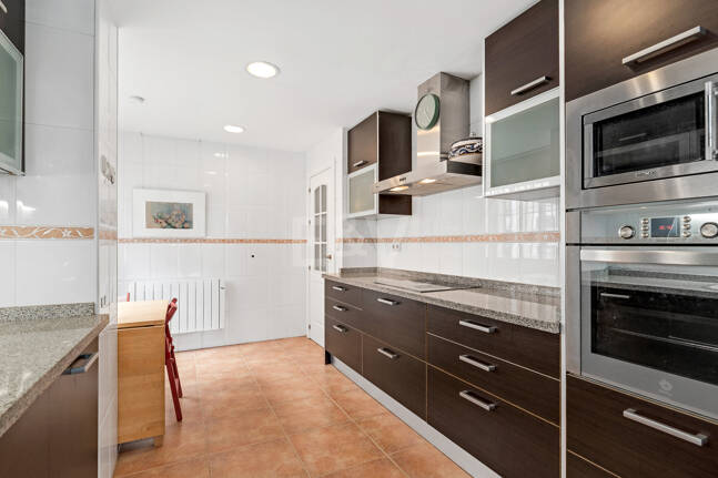 Utsökt familjevilla med privat trädgård och pool i Elviria, Marbella