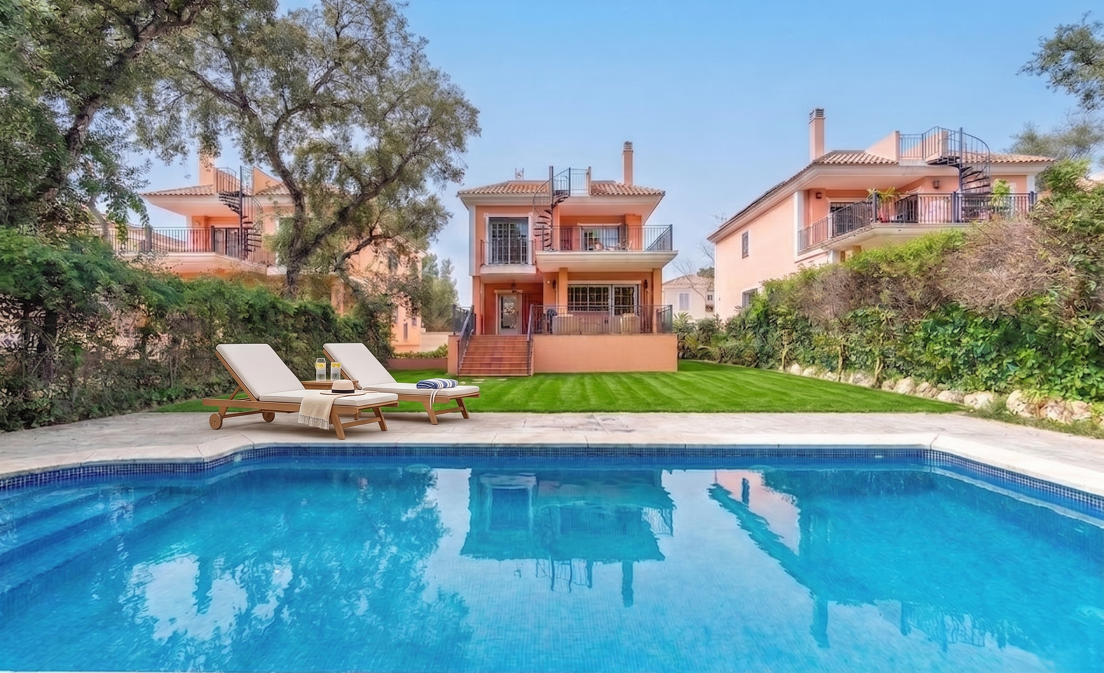 Utsökt familjevilla med privat trädgård och pool i Elviria, Marbella