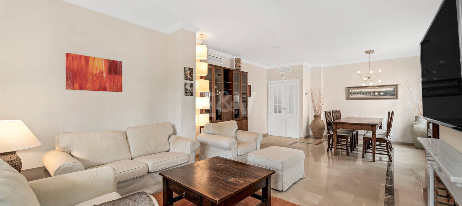 Utsökt familjevilla med privat trädgård och pool i Elviria, Marbella