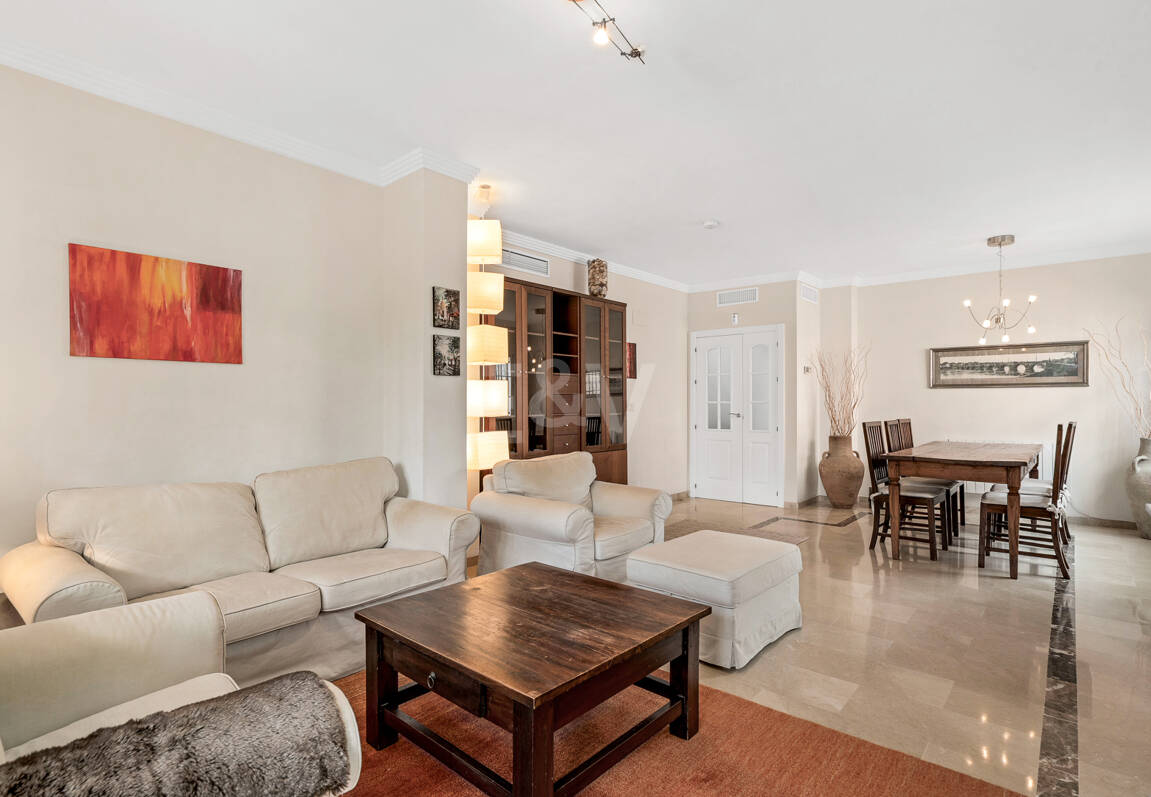 Utsökt familjevilla med privat trädgård och pool i Elviria, Marbella