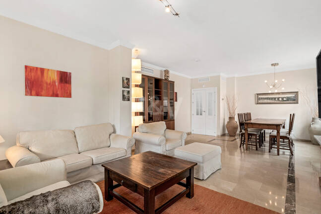 Utsökt familjevilla med privat trädgård och pool i Elviria, Marbella