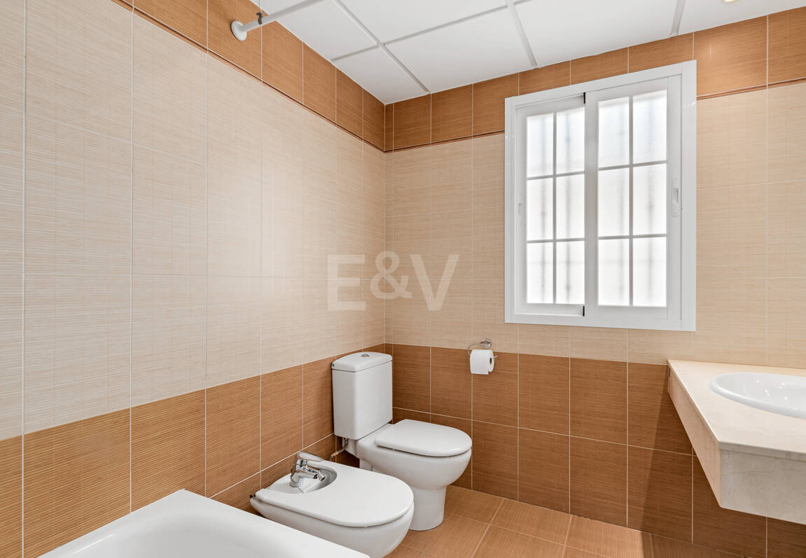 Utsökt familjevilla med privat trädgård och pool i Elviria, Marbella