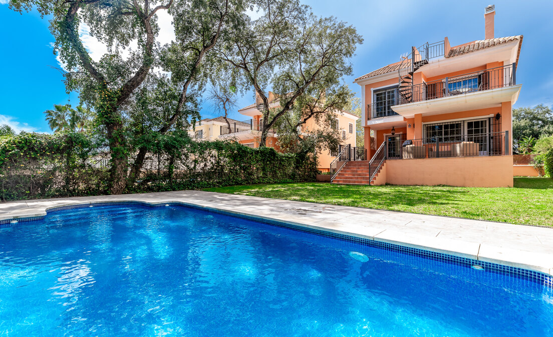 Rodzinna willa z prywatnym ogrodem i basenem w Elvirii, Marbella