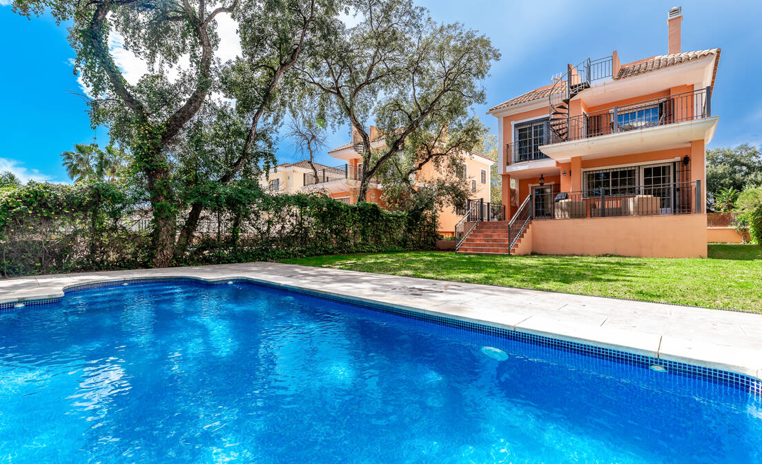 Exquisite Family Villa with Private Garden and Pool in Elviria, Marbella