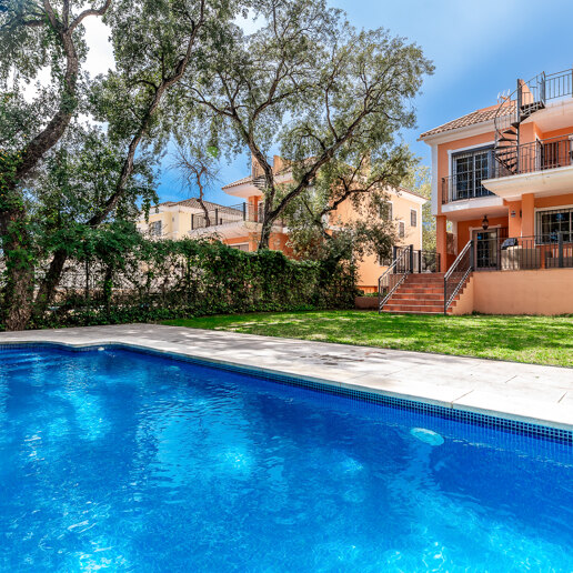 Exquisite Family Villa with Private Garden and Pool in Elviria, Marbella