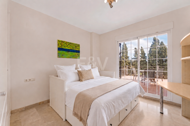 Exquisite Familienvilla mit Privatgarten und Pool in Elviria, Marbella