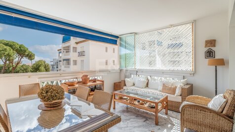 Exclusive Playas del Duque Apartment with Sea Views in Puerto Banus