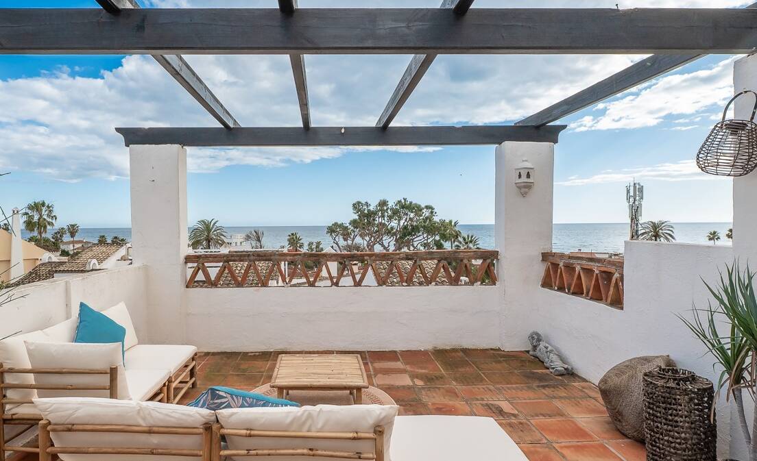 Charmig andalusisk strandproperty med Rooftop Terrace i Costabella
