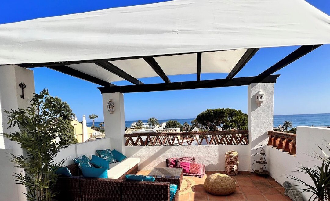 Charming Andalusian Beachside Property with Rooftop Terrace in Costabella