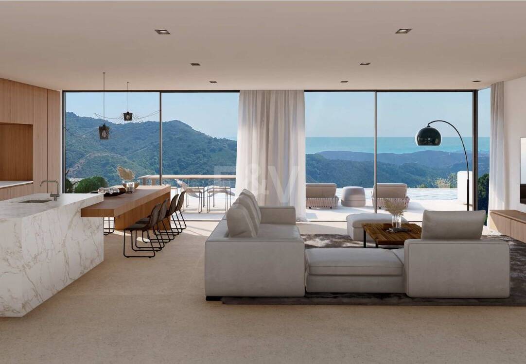 Samtida 3-nivå villa i en naturlig miljö i bergen i Montemayor