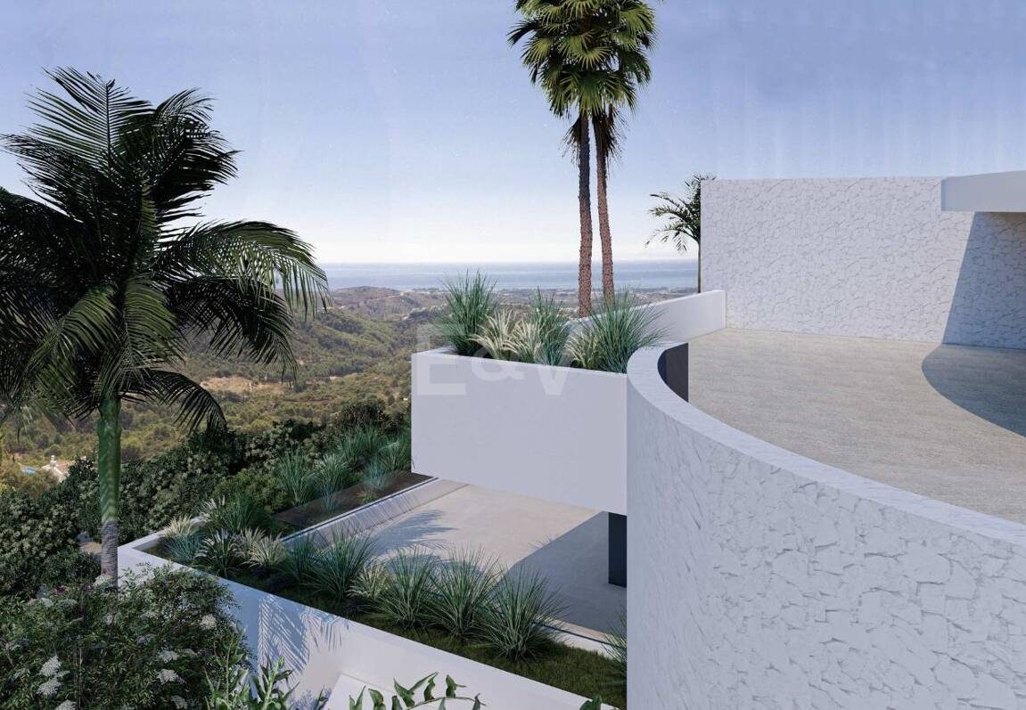 Samtida 3-nivå villa i en naturlig miljö i bergen i Montemayor