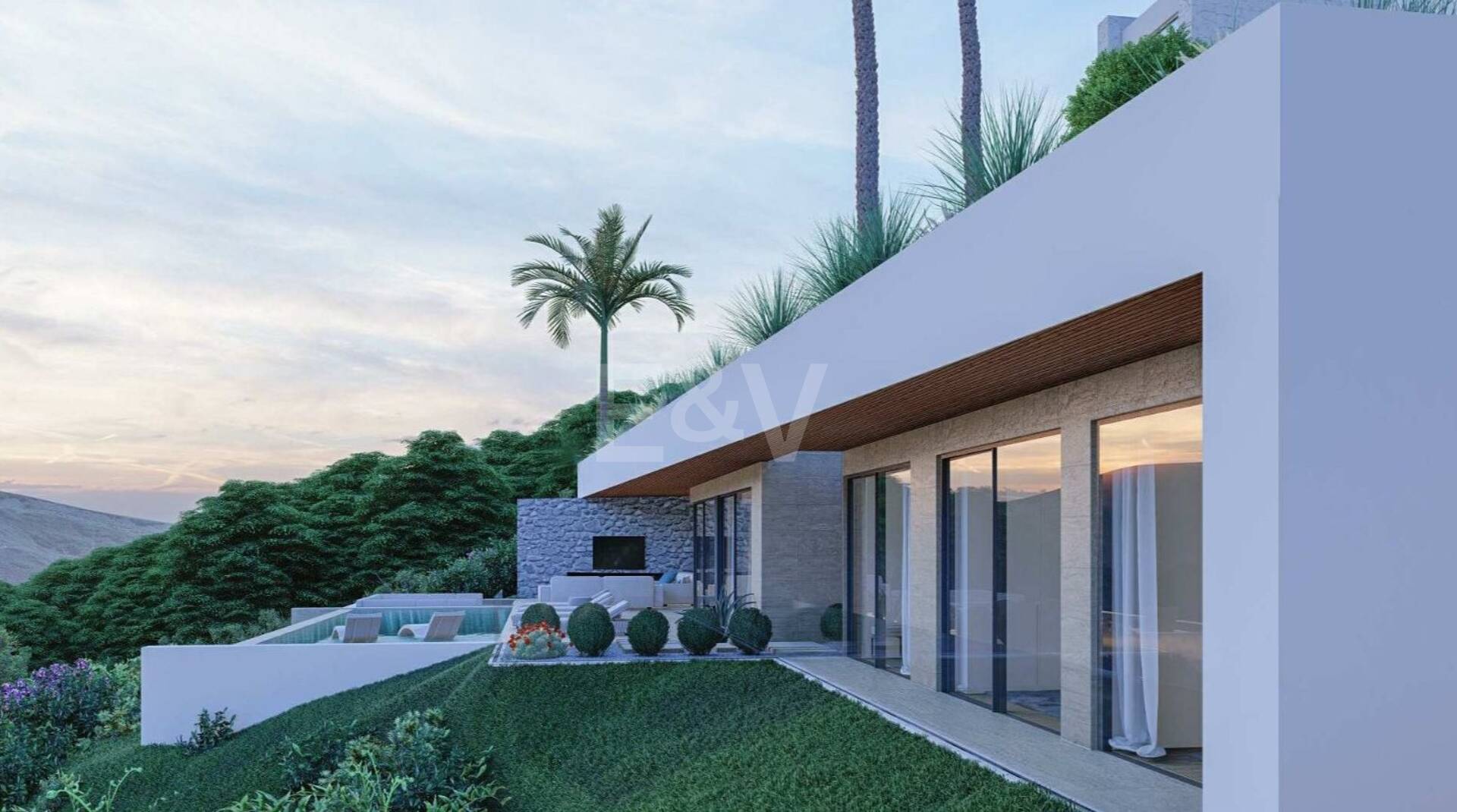 Contemporary 3-level villa in a natural setting in the hills of Montemayor