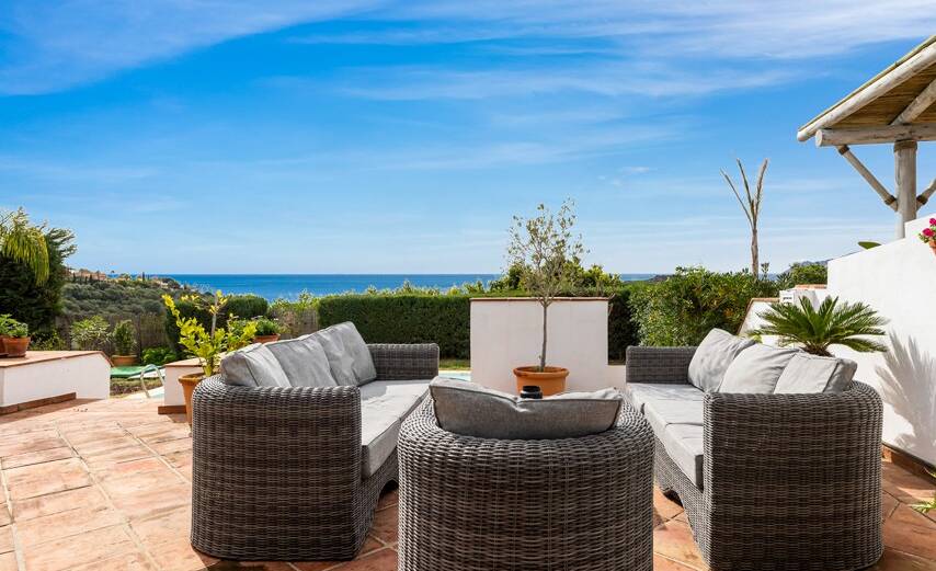Maison spacieuse à La Heredia avec vue panoramique sur la mer et piscine privée