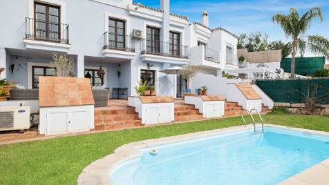 Maison spacieuse à La Heredia avec vue panoramique sur la mer et piscine privée