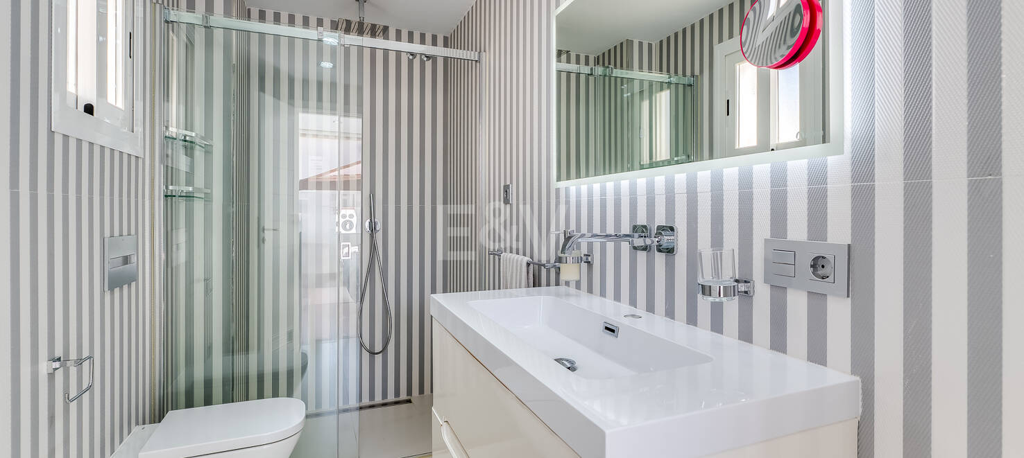 Beachfront townhouse i Bahia de Marbella med havsutsikt tillgänglig för kortsiktiga hyror